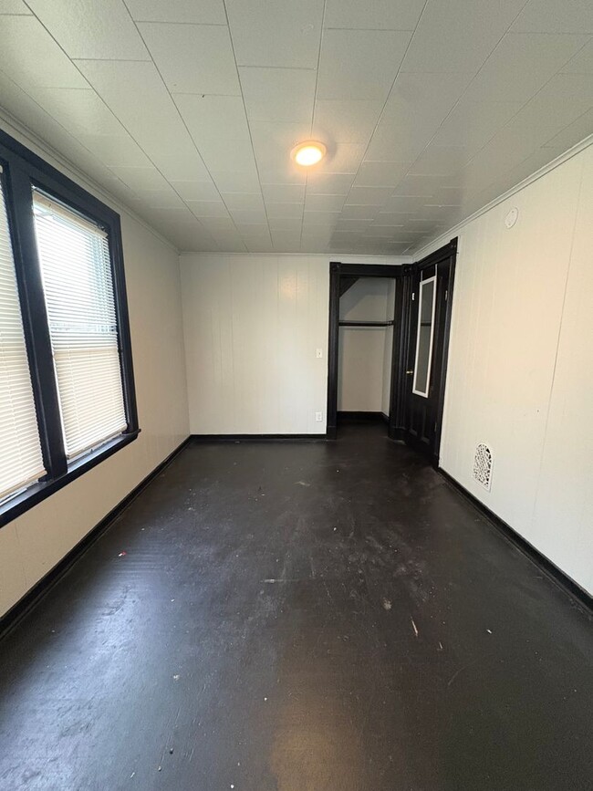 Building Photo - 629 Jay St