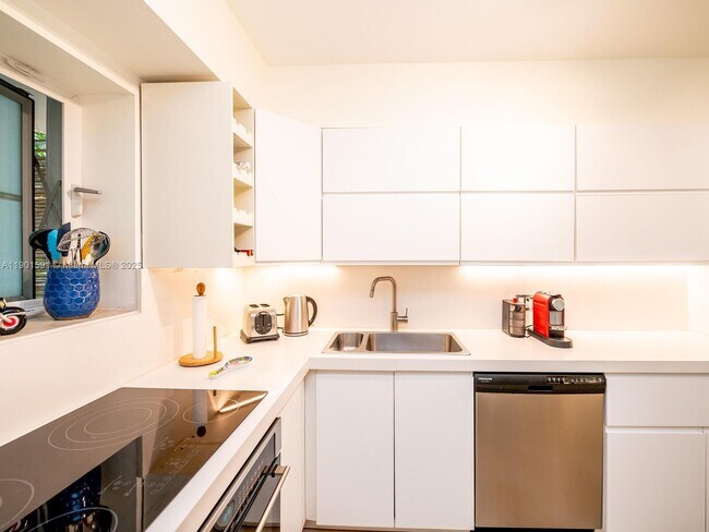 Building Photo - 1127 Meridian Ave