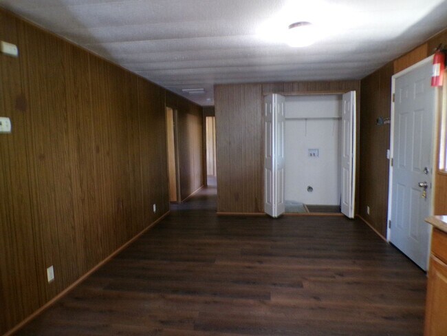 Building Photo - Quiet Country Setting