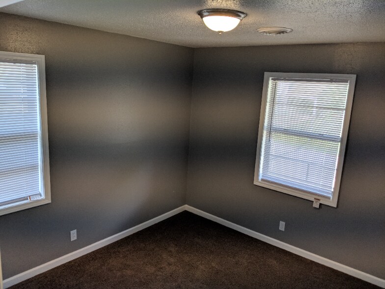 Building Photo - 3102 N 51st Terrace