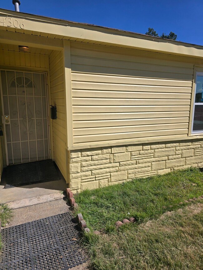 Building Photo - 4306 Herridge St