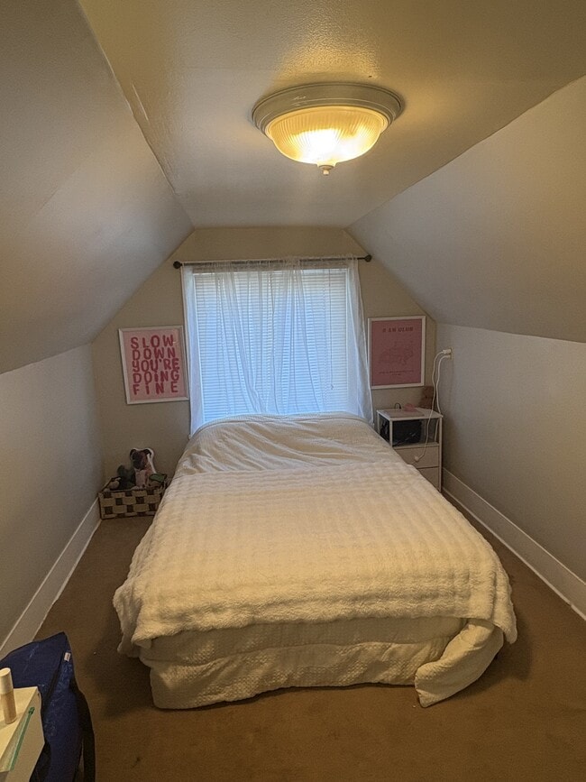 Building Photo - 169 E Center St