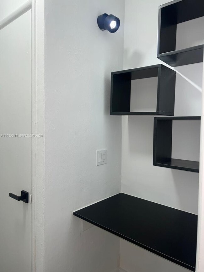 Building Photo - 2101 Normandy Dr