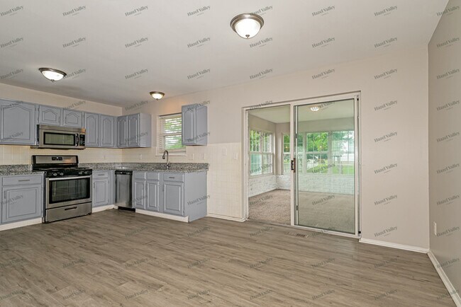 Building Photo - 734 Bull Valley Dr