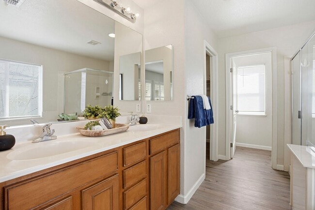 Building Photo - SPACIOUS & CLEAN 2 STORY, 4 BEDROOM, 2.5 BATH IN NATOMAS