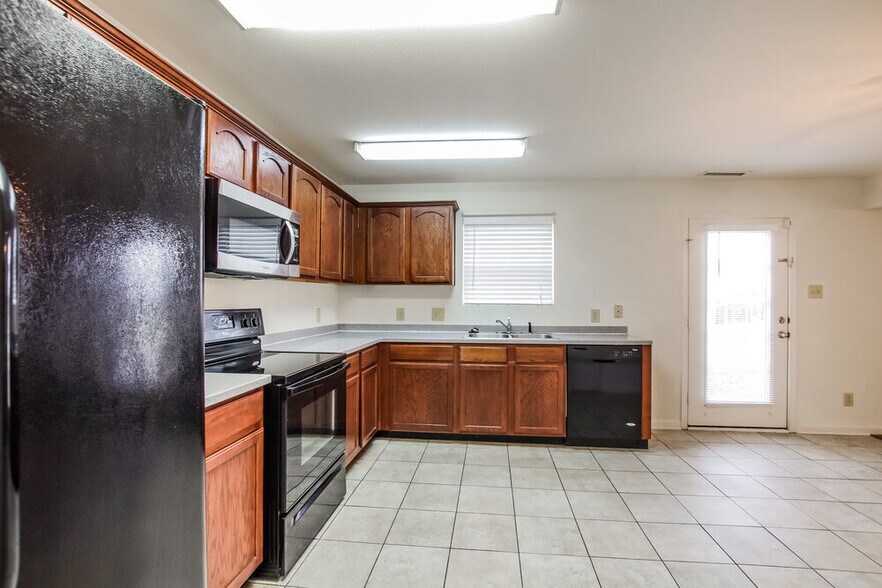 Building Photo - 14215 Luscombe Farm Rd