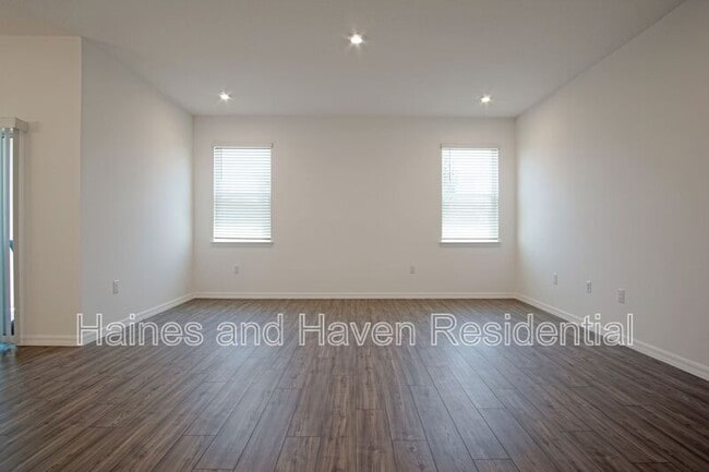 Building Photo - 1315 Normandy Dr