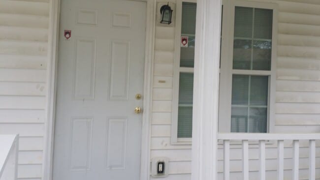 Building Photo - Cute Townhouse in Conyers!