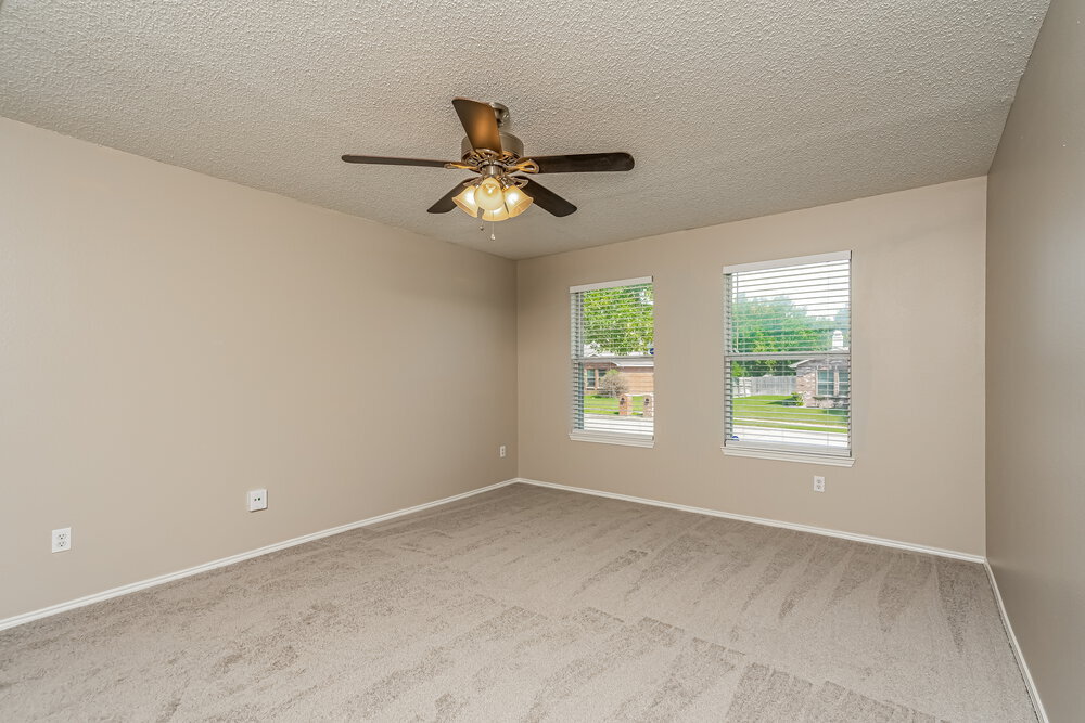 Building Photo - 1616 Deerwood Dr