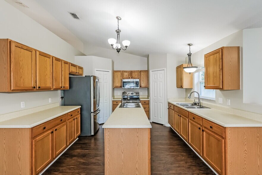 Building Photo - 436 Fish Hawk Dr