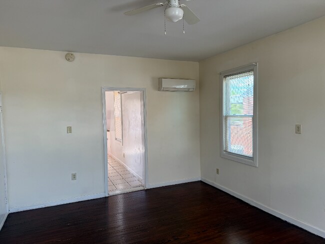 Building Photo - 3031 Hamilton Ave