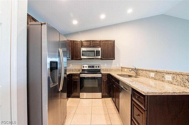 Building Photo - 723 SW 40th Terrace