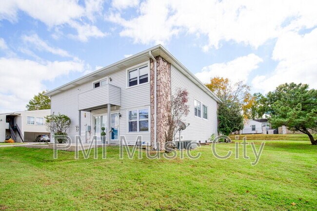 Primary Photo - 810 Bellevue Rd