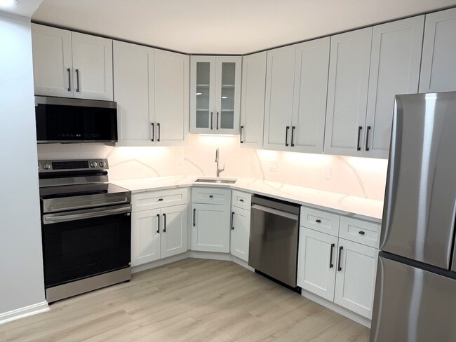 Building Photo - 131 Coolidge Ave