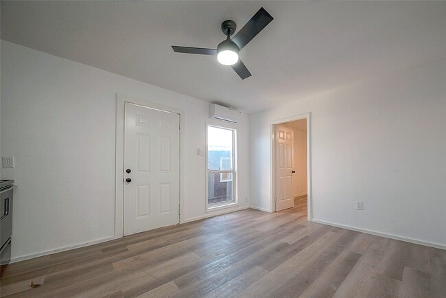 Building Photo - 3320 Hays St