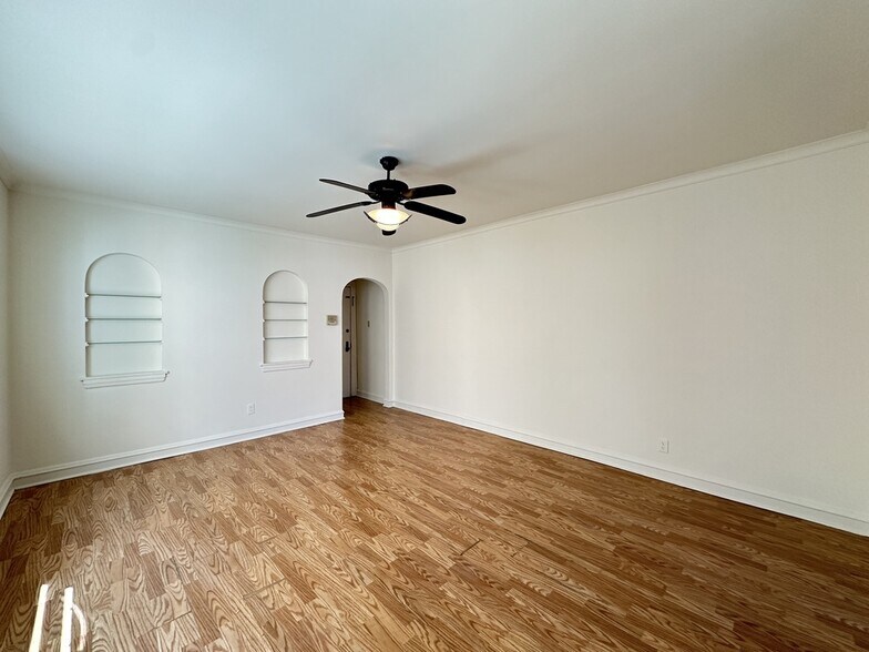 Building Photo - 5819 N Saint Louis Ave