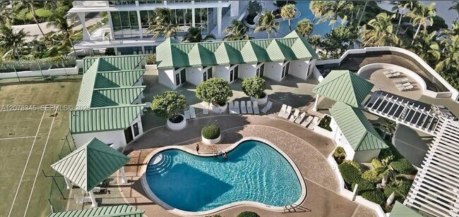 Building Photo - 16711 Collins Ave