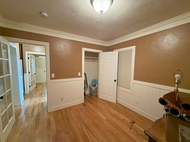 Building Photo - 240 S Main St