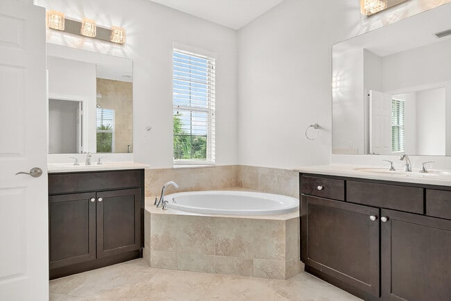 Building Photo - 4527 Cadiz Cir