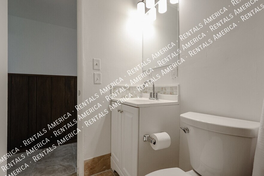 Building Photo - 410 N Ironwood-