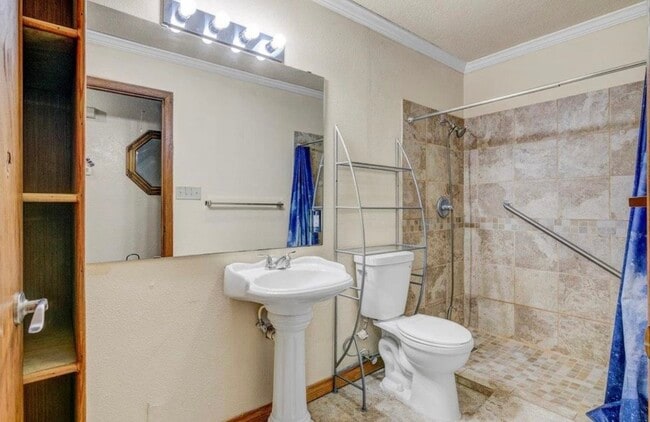 Building Photo - 1119 Meadowvale Dr