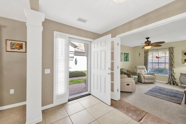 Building Photo - Rarely available Pool villa in Colonial Country Club!