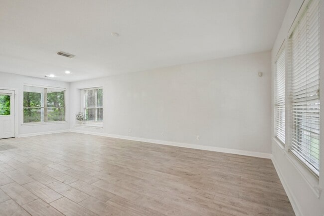 Building Photo - 90 Panterra Way