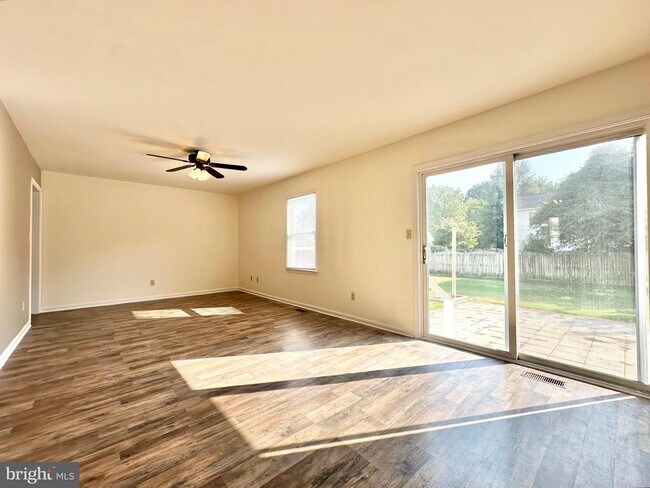 Building Photo - 8337 Colony Cir