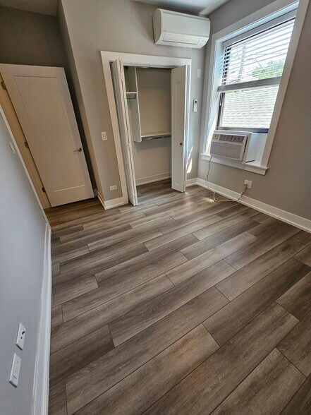 Building Photo - 3931 N Janssen Ave