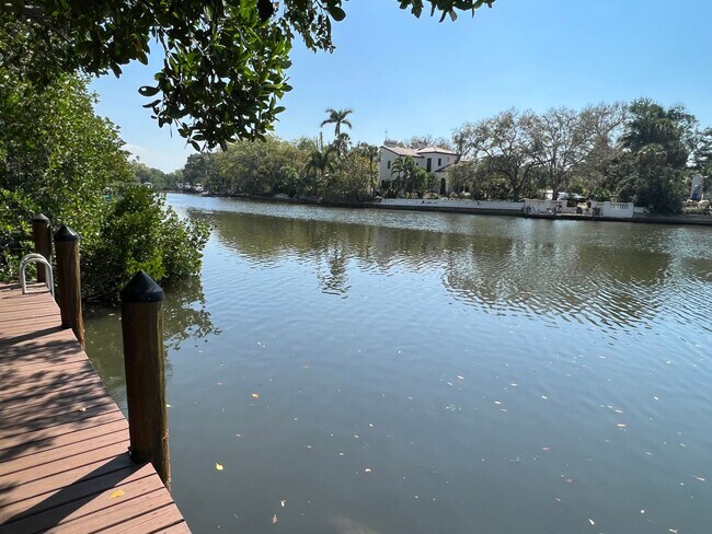 Building Photo - Annual Turnkey Ground floor Furnished Condo in downtown Sarasota