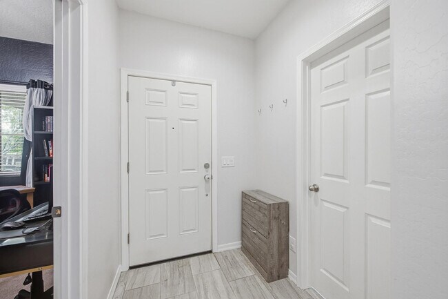 Building Photo - 21359 W Alvarado Rd