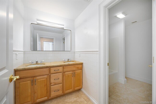 Building Photo - 42 Beechwood Ave