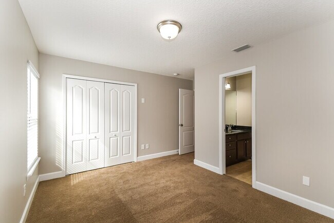 Building Photo - 112 Cummer Way