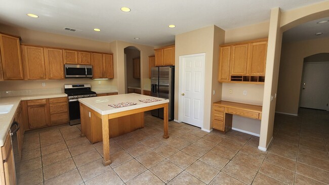 Building Photo - Gorgeous 5 Bedroom w/ Downstairs bedroom! ...