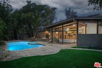 Building Photo - 800 Bramble Way