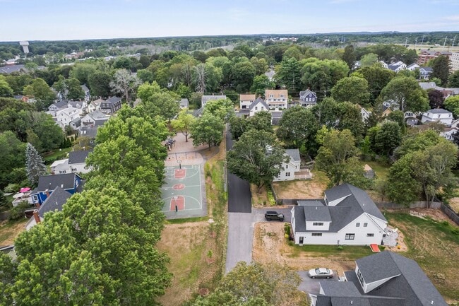 Building Photo - New England Style Farm House for RENT in P...
