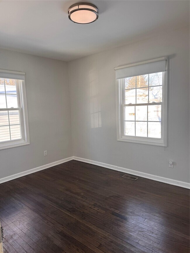 Building Photo - 14 Fenner Ln