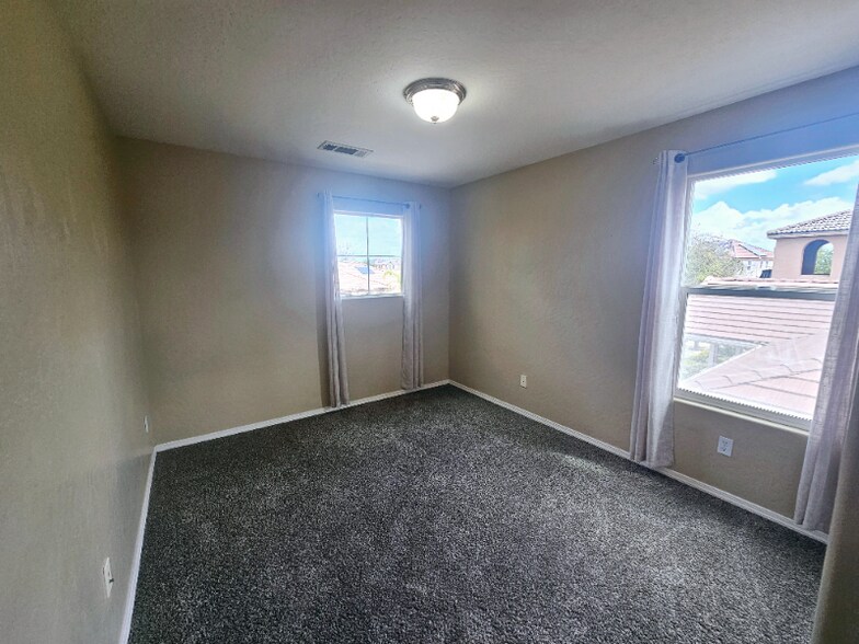 Building Photo - 6653 E Braly Ave