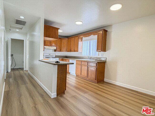 Building Photo - 1555 W 204th St