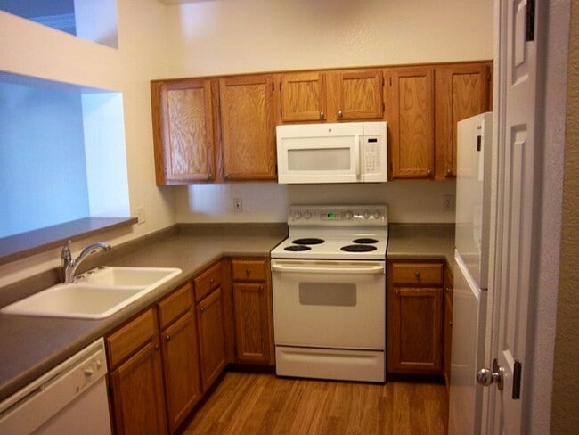 Building Photo - Beautiful Southeast Fort Collins Condo with Community Amenities