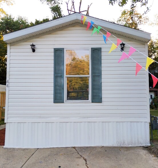 Building Photo - 44 Deerwood Park