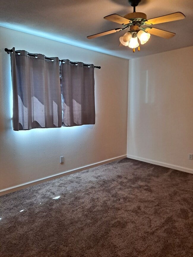 Building Photo - ALL PROSPECTIVE TENANTS MUST SUBMIT A $58 ...
