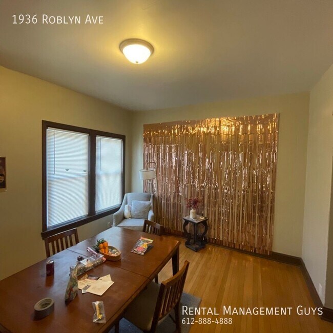 Building Photo - 1936/1938 Roblyn Ave