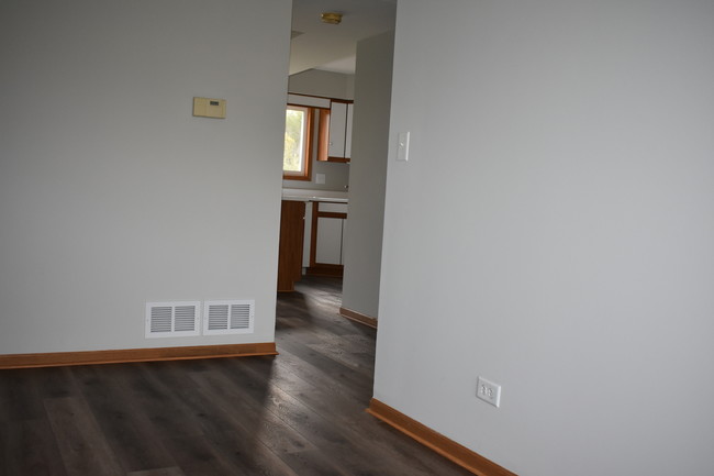 Building Photo - 34048 N White Oak Ln
