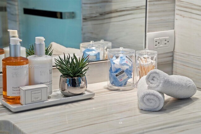 Building Photo - 2201 Collins Ave