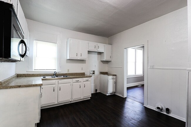 Building Photo - Just updated 2 bed 1 bath
