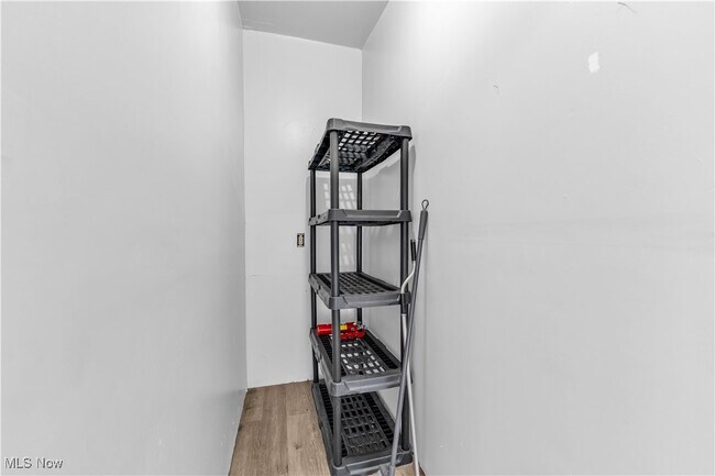 Building Photo - 1041 W 10th St