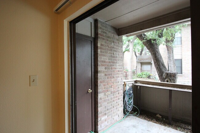 Building Photo - 2935 Nacogdoches Rd