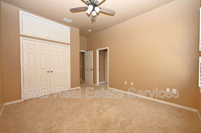 Building Photo - 2618 High Ridge Dr