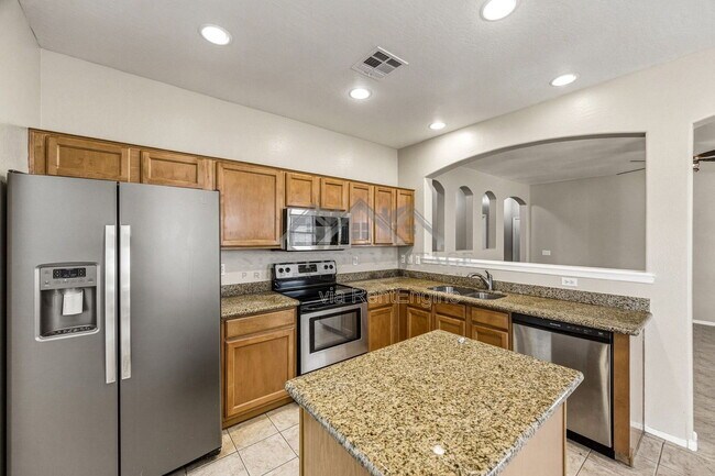 Building Photo - 44212 W Cydnee Dr